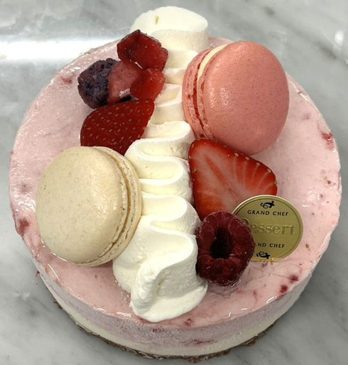 極上ホワイトチョコとフレッシュベリーの贅沢ケーキ